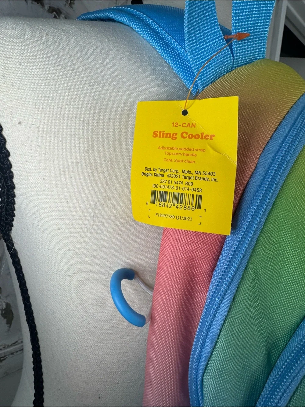 Pastel Rainbow 12-Can Sling Cooler Bag NWT Summer insulated Crossbody Cooler - Picture 3 of 6